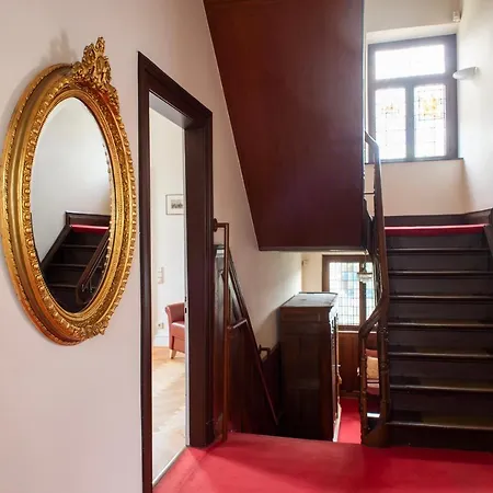 Gemuetliches In Stylischer Stadtvilla Гох