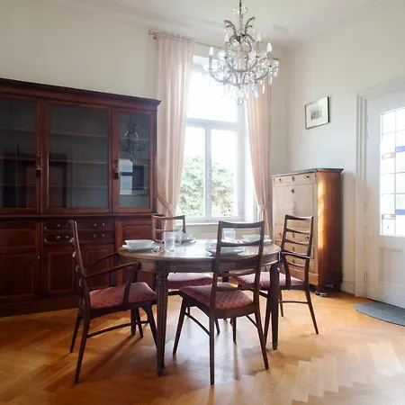 Gemuetliches In Stylischer Stadtvilla Апартаменты *