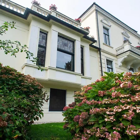 Gemuetliches In Stylischer Stadtvilla Гох