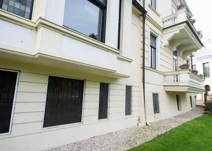 Gemuetliches In Stylischer Stadtvilla 公寓 *